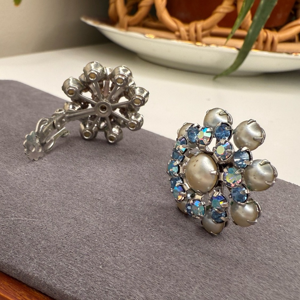 VTG Weiss Earrings Blue AB Rhinestones Faux Pearls, 50s Clip-On Signed Jewelry - Picture 6 of 7